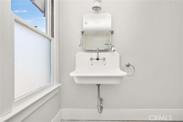 Building Photo - 390 N Cambridge St