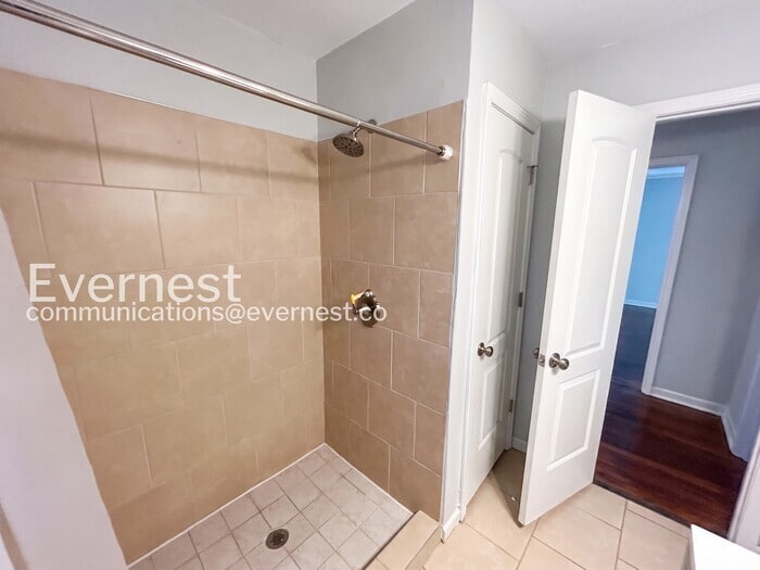 Building Photo - 76 Schell Rd SE