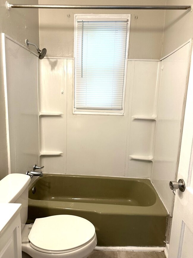 Building Photo - ONE LEVEL DUPLEX UNIT IN KINGSPORT NOW AVA...