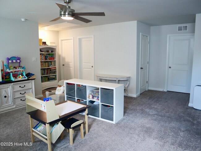 Building Photo - 404 Willet Ct