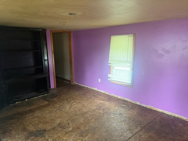 Building Photo - 4065 W Ridge Rd
