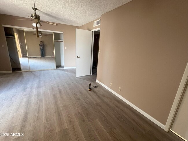 Building Photo - 543 W Pampa Ave