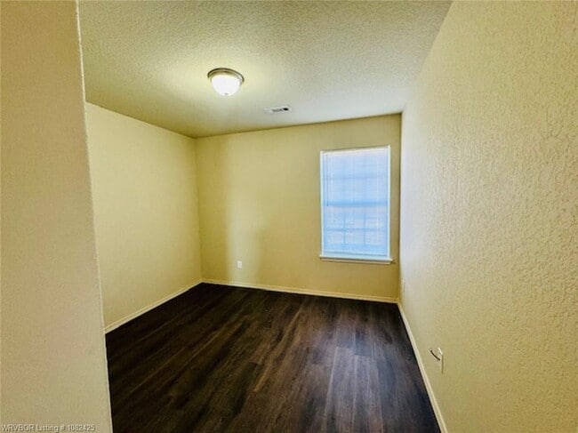 Building Photo - 6601 Huntington Ct