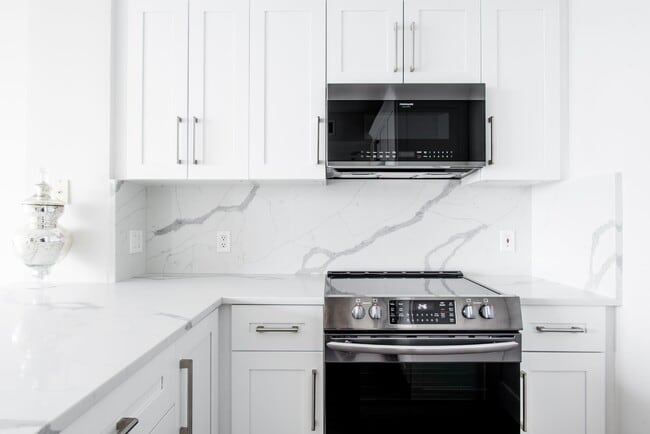 Building Photo - 1551 N Flagler Dr