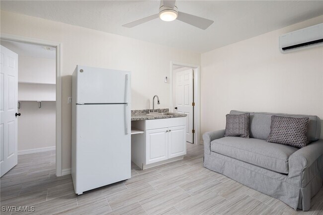 Building Photo - 10475 Gulf Shore Dr