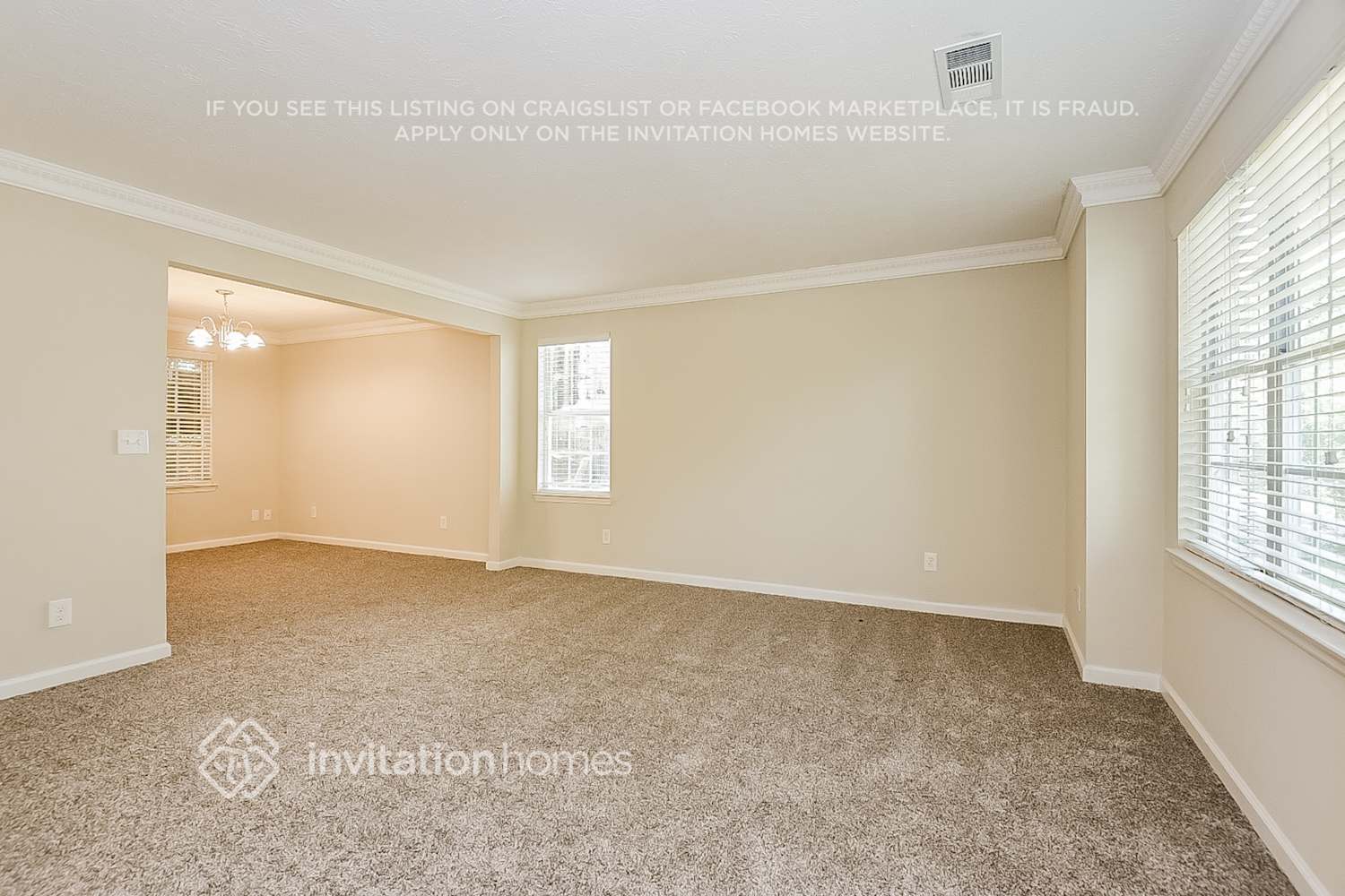 Building Photo - 2640 Woodside Dr