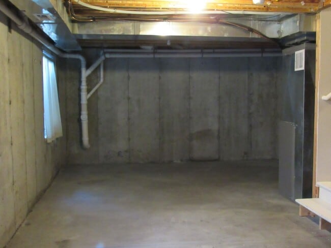 Building Photo - Charming 2 Story Doll House W/Unfinished Basement