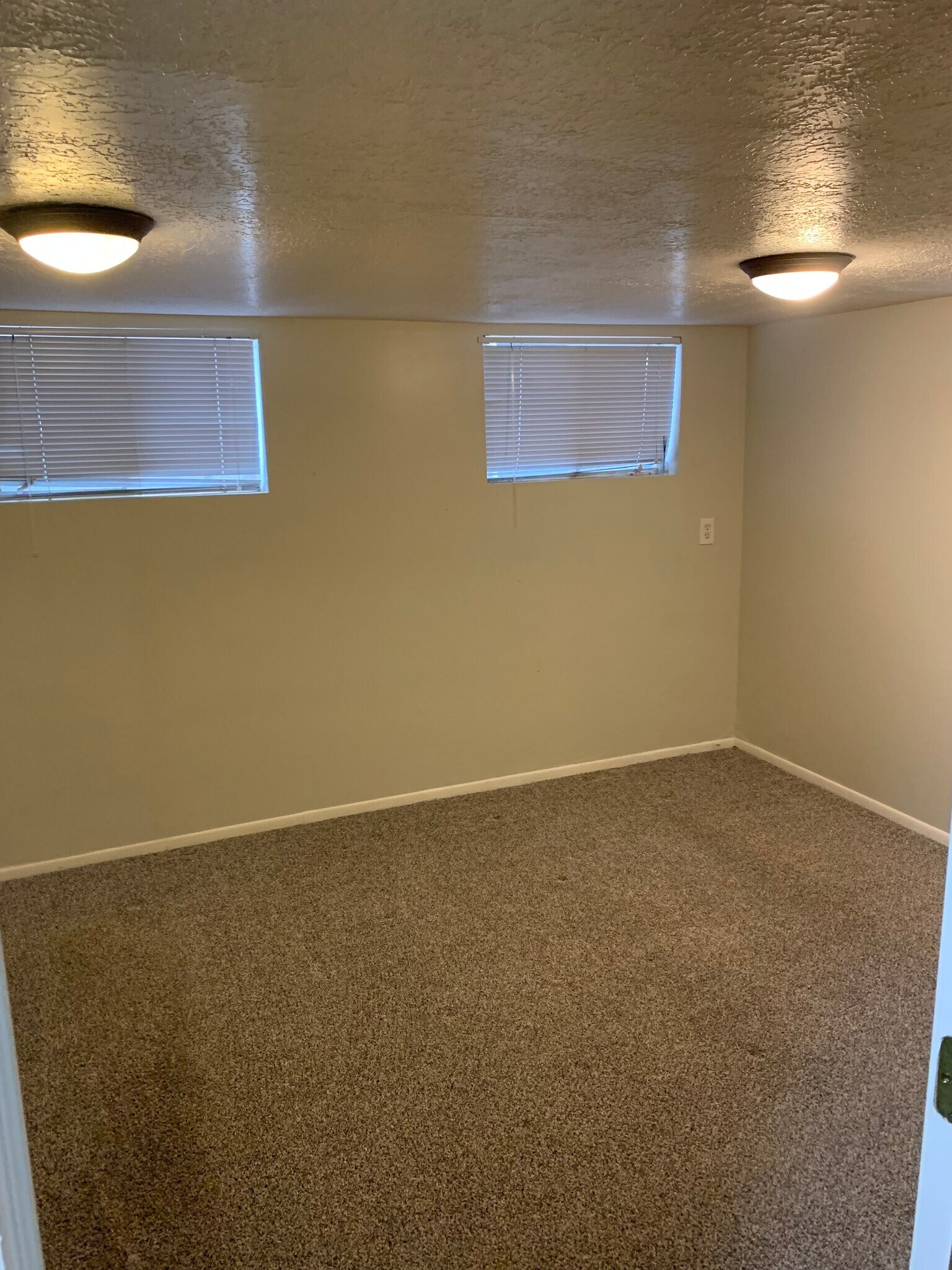 Building Photo - 1520 E 3900 S