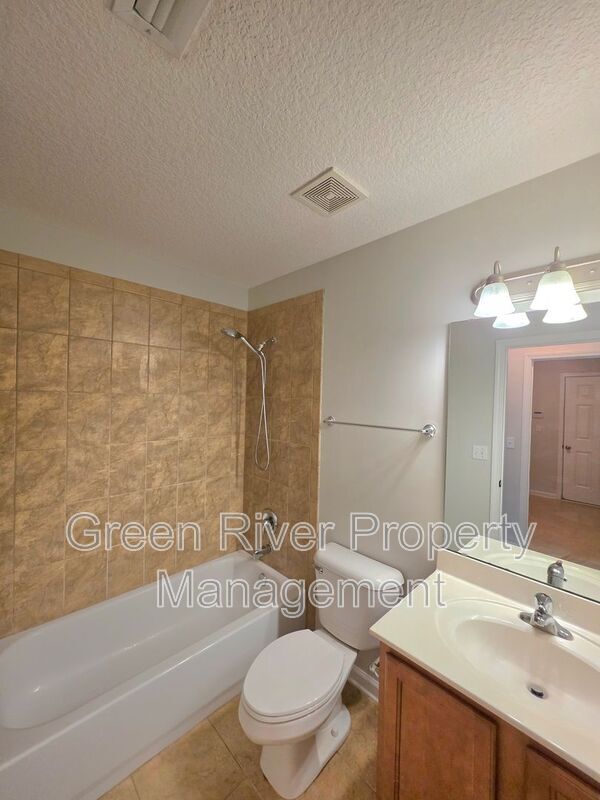 Building Photo - 824 Songbird Dr