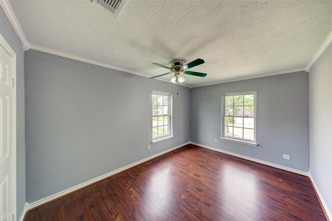 Building Photo - 263 E Castle Harbour Dr