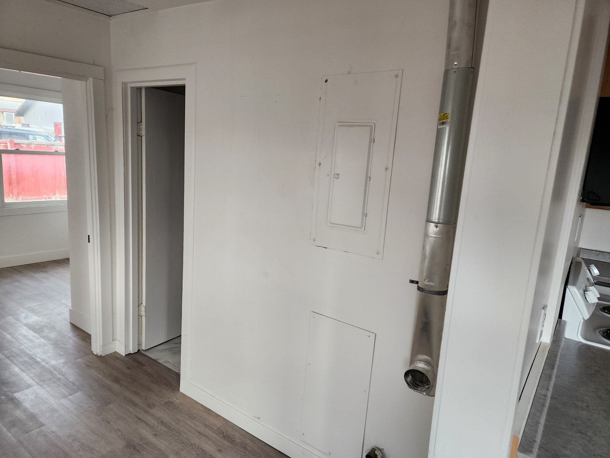 Laundry/Mud Room - 4988 Weyerhaeuser Rd