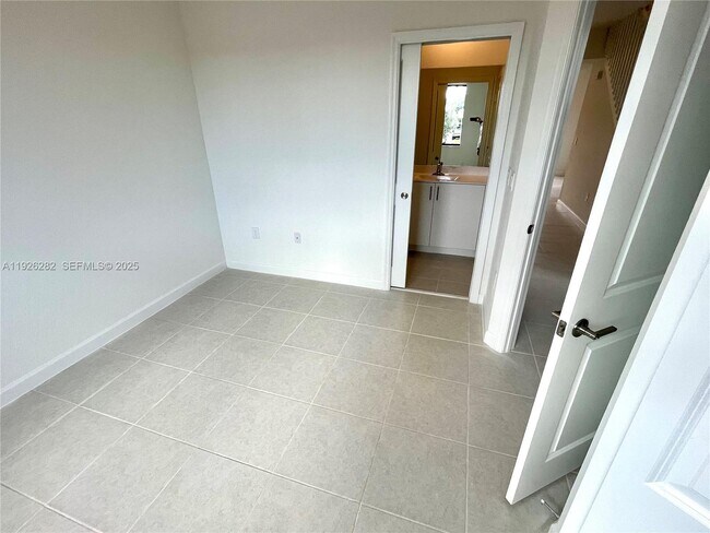 Building Photo - 20671 NE 7th Pl