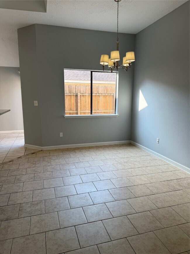 Building Photo - 10727 Staghill Dr