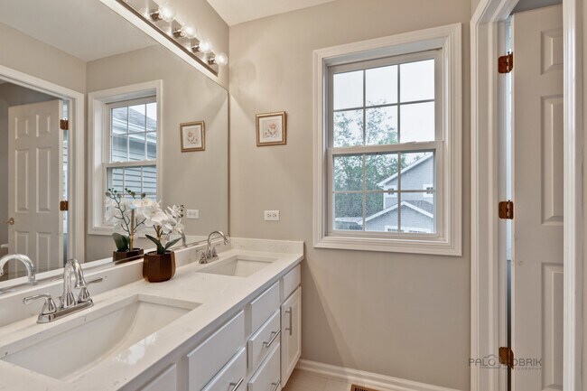 Building Photo - 2213 Apple Hill Ln