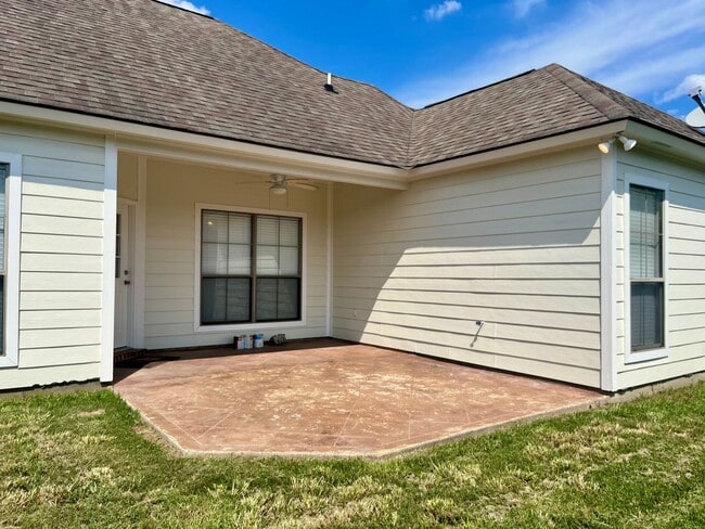 Building Photo - GEISMAR, right across 74 from Dutchtown Schools!  3br/2ba