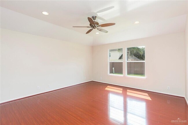 Building Photo - 4202 Santa Marina St