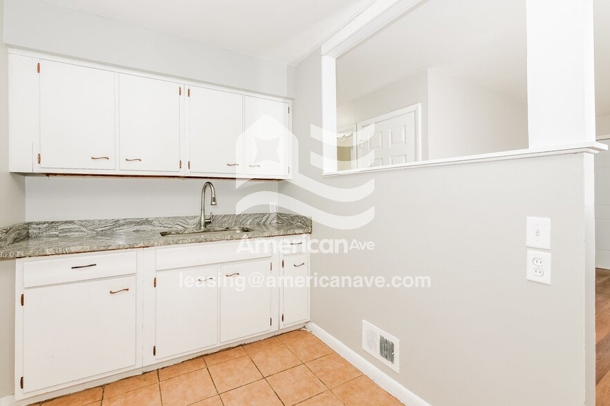 Building Photo - 3876 Parker St