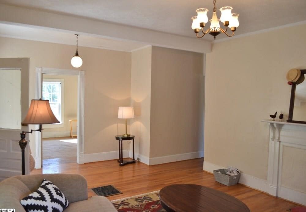 Building Photo - 928 Rockway St