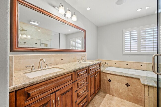 Building Photo - 2547 Orange Ave