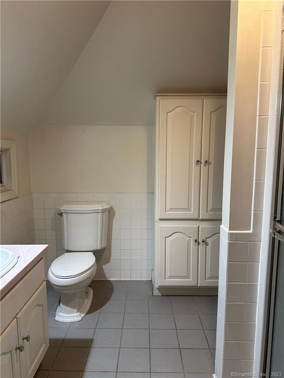 Building Photo - 546 W Taft Ave