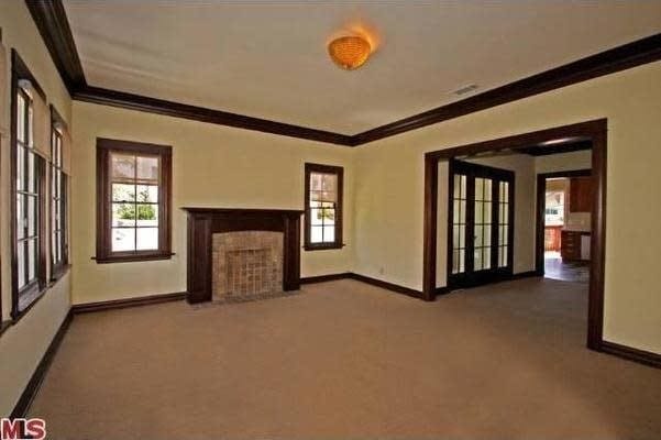 Building Photo - Hancock Park Duplex Upper Unit!