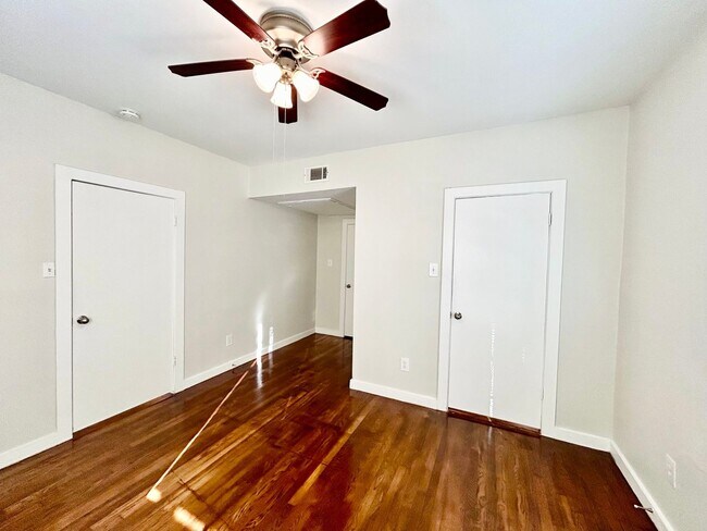 Building Photo - 4021 Mandell St