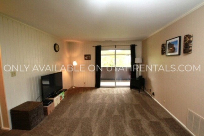 Building Photo - 258 W Garden Park