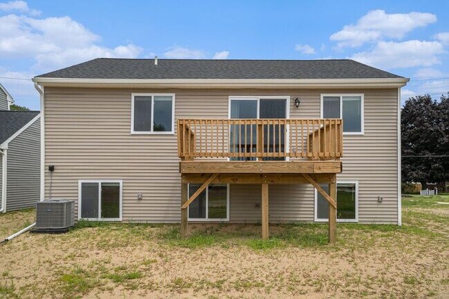 Building Photo - 4447 Pine Creek Dr