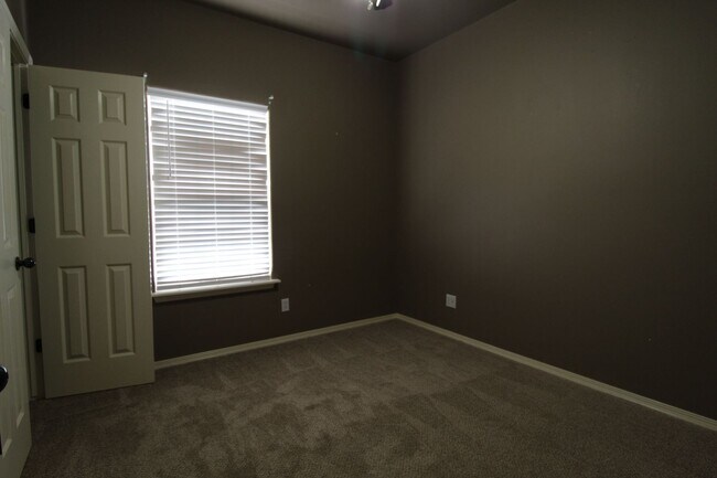 Building Photo - designed for comfort : 3 Bedroom 2 Bath