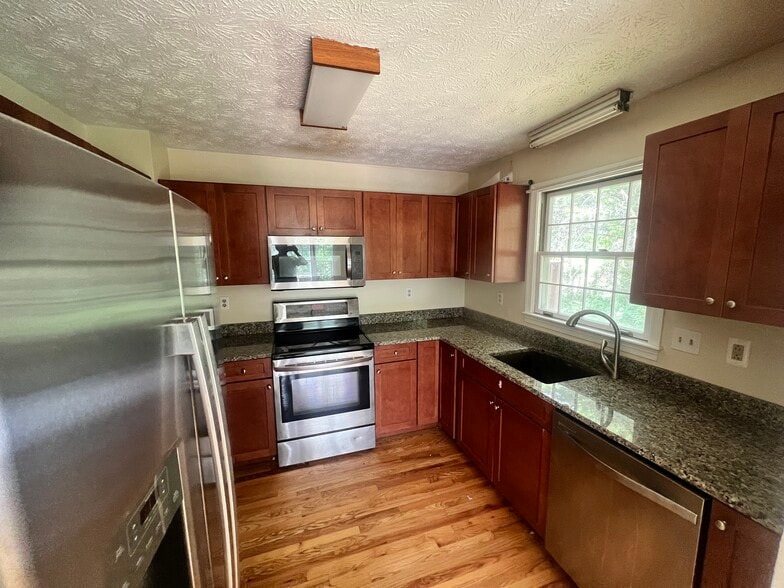 Building Photo - 200 Tudor Dr