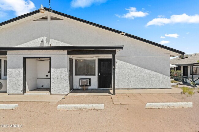 Building Photo - 576 N San Marcos Dr