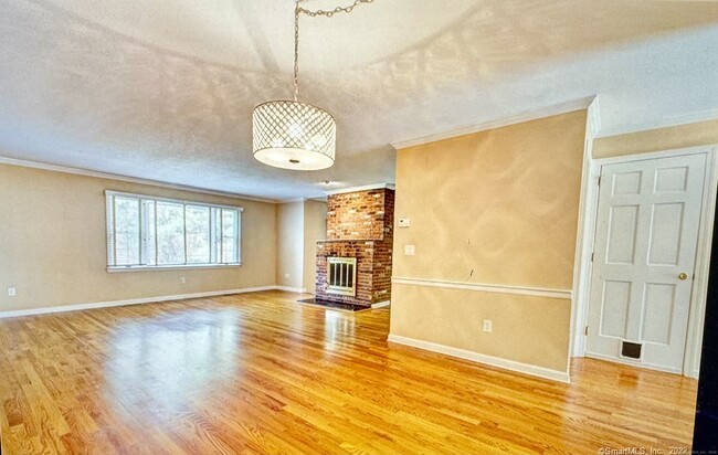 Building Photo - 136 Tunxis Village