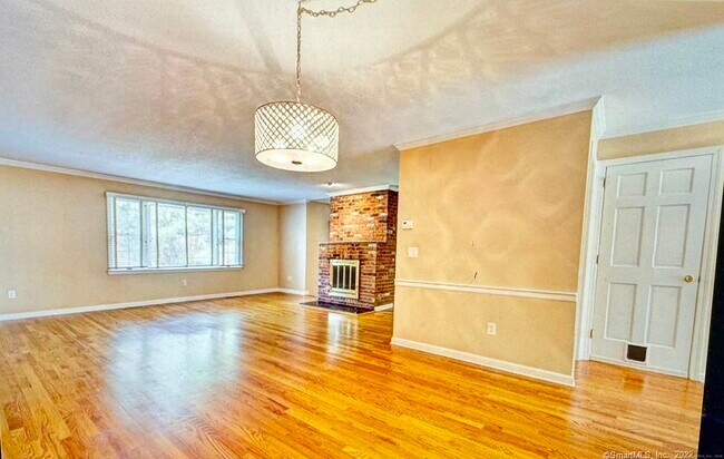 Building Photo - 136 Tunxis Vlg