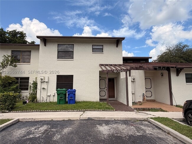 Building Photo - 4004 SW 68th Ln