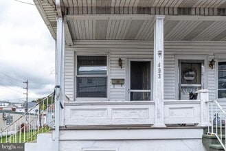 Building Photo - 493 W Saylor St