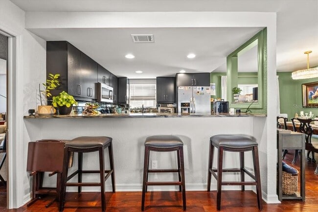 Building Photo - 2903 W Bay Ct Ave