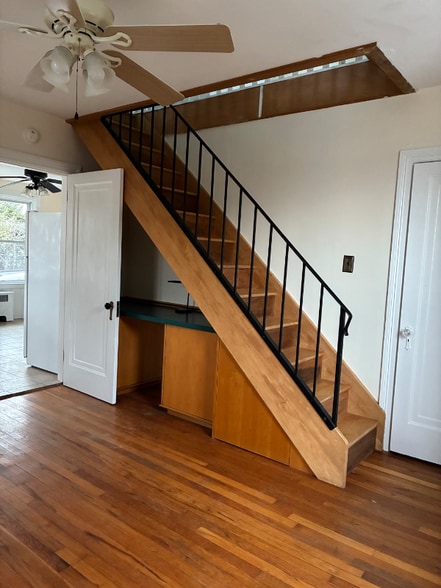 Building Photo - 255 Budlong Rd