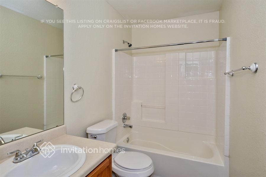 Building Photo - 1350 Bluebird St