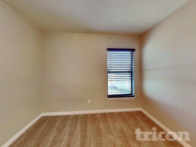 Building Photo - 591 Swallowtail Dr