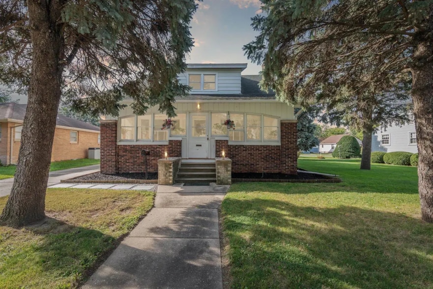 Building Photo - 1108 Hawthorne Ave