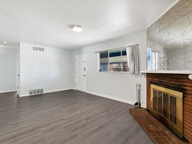 Building Photo - 1708 Probasco Way
