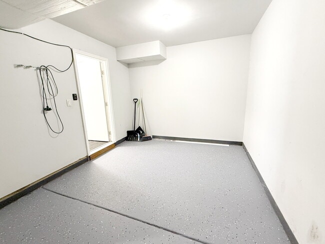 Building Photo - 223 Butternut Ln