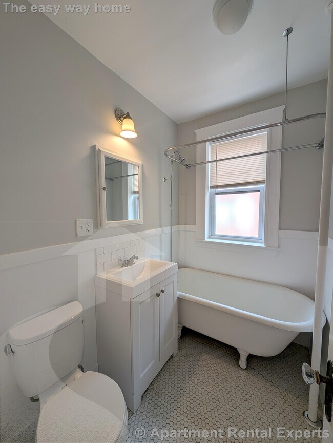 Building Photo - 156-158 Summer St Unit #304