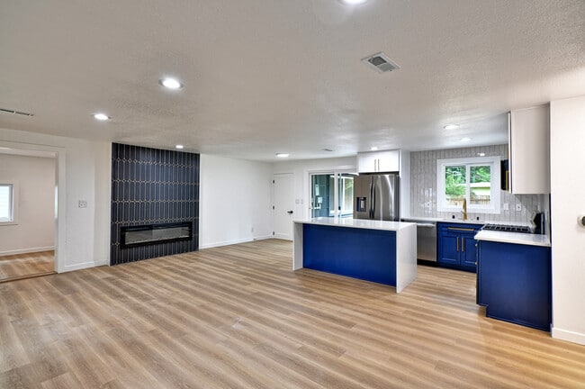 Building Photo - 22705 Mountlake Terrace