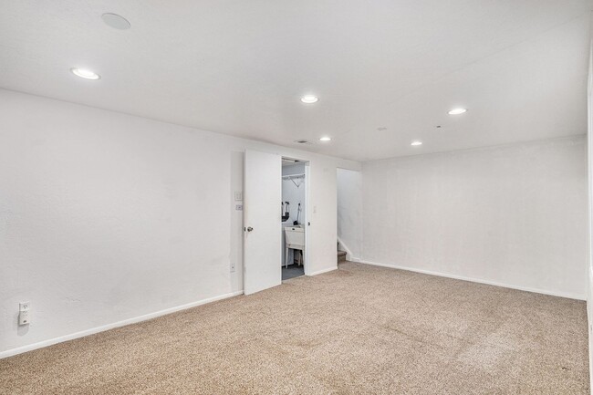 Building Photo - Updated Five-Bedroom Brick Ranch in the He...
