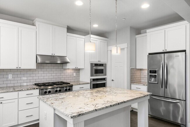 Building Photo - 6 Bedroom Home in Brookside at the Woodlands