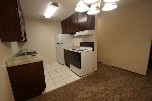 Building Photo - Charming One-Bedroom with Fountain-View Balcony