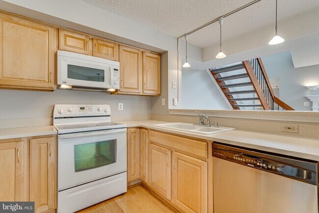 Building Photo - 6015 Curtier Dr