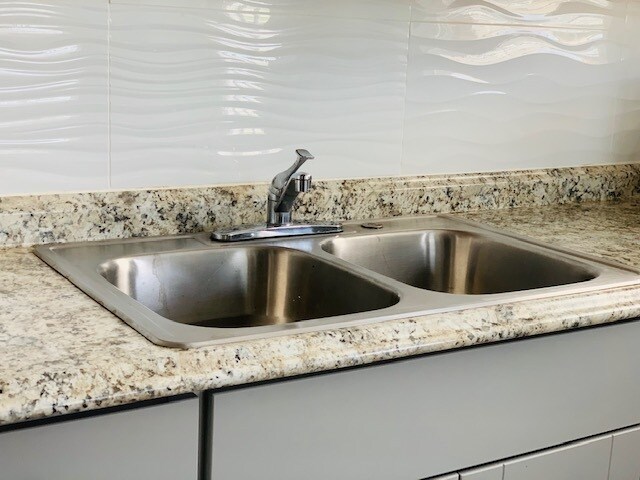 Kitchen - 5960 W 86th Pl
