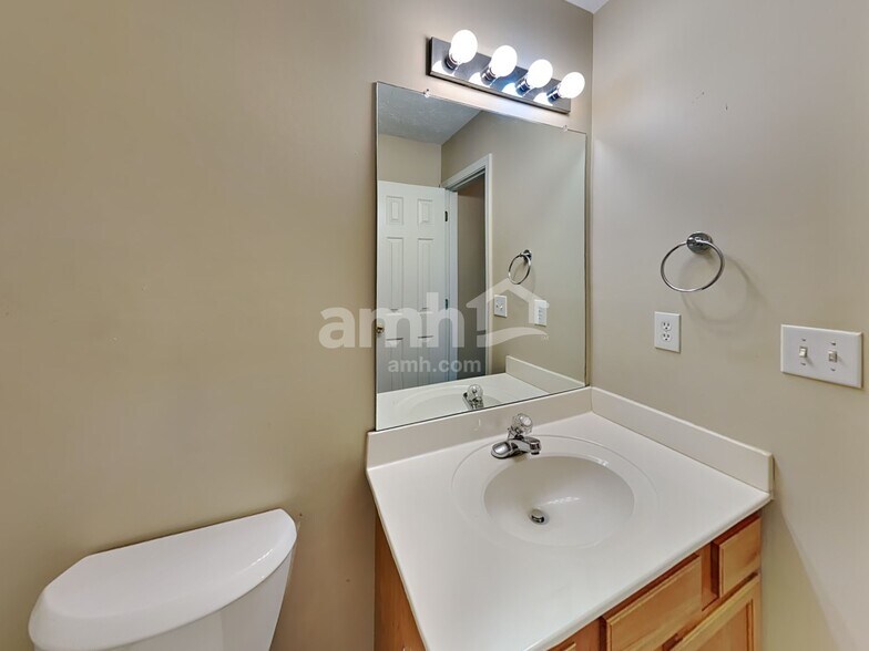 Building Photo - 1215 Wilkes Crest Dr